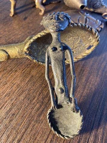 Antieke 18e eeuwse set aka goudgewichten beschikbaar voor biedingen