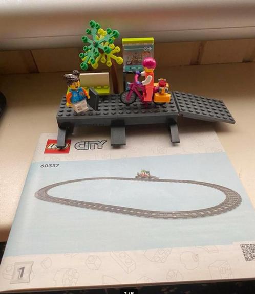 Lego trein sporenset: 16 bochten + 4 rechte + perron (Nieuw), Enfants & Bébés, Jouets | Duplo & Lego, Neuf, Lego, Ensemble complet