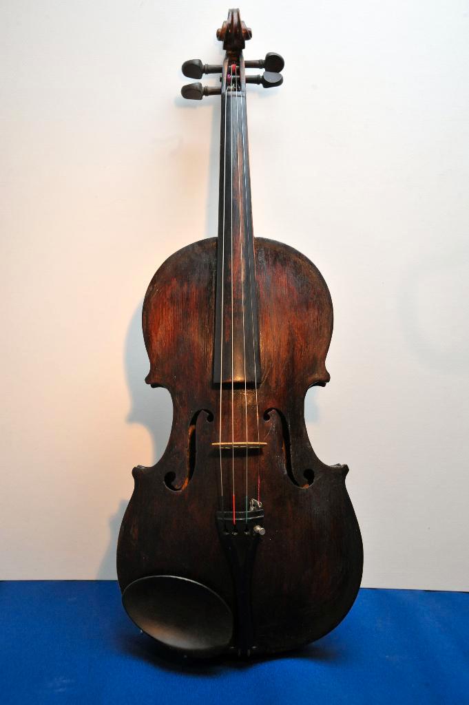 Oude viool (Blackie) 4/4, Muziek en Instrumenten, Strijkinstrumenten | Violen en Altviolen, Gebruikt, Viool, 4/4-viool, Met koffer