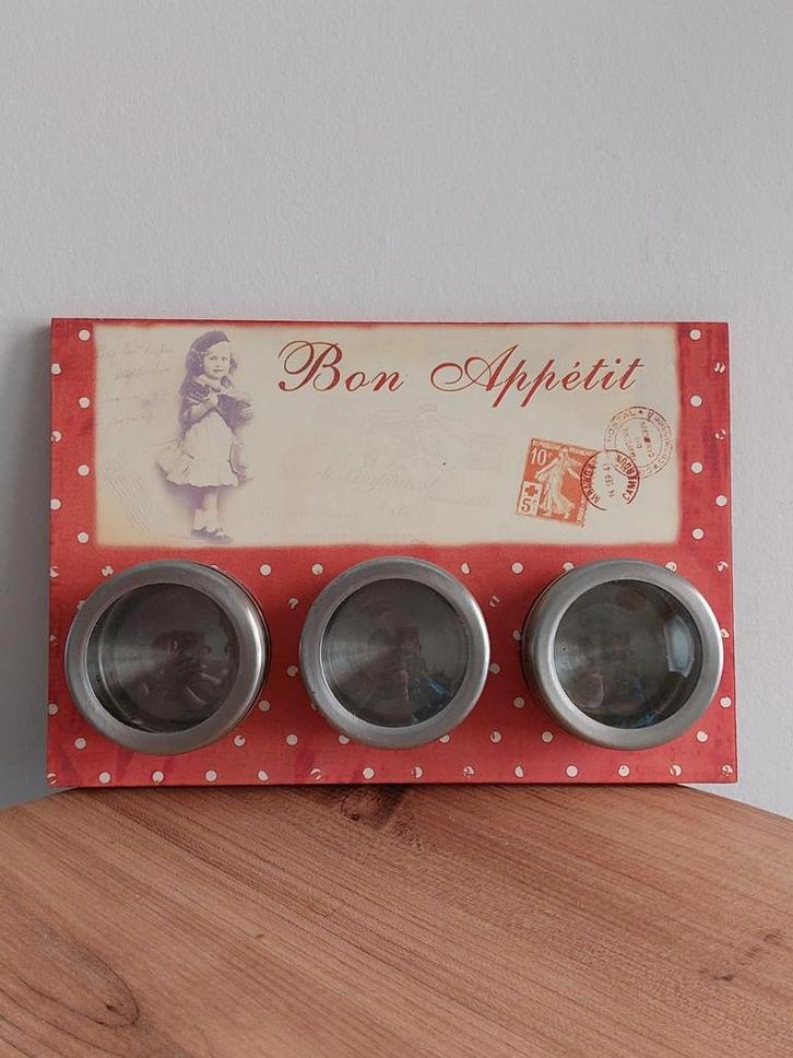 Retro wandrekje met magnetische voorraadpotjes, Huis en Inrichting, Keuken | Servies, Zo goed als nieuw, Overige typen, Overige stijlen