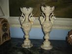 Sublime grande paire de vases en albâtre richement sculpté, Enlèvement ou Envoi