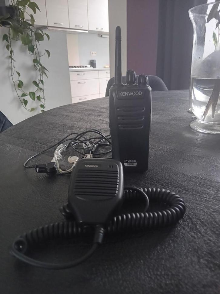 Kenwood TK3401D protalk + extra accessoires, Telecommunicatie, Portofoons en Walkie-talkies, Nieuw, Accessoires, 2 to 5 km, Met broekklem
