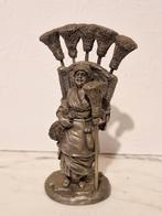 Figurine en étain " la marchande de balais ", Enlèvement