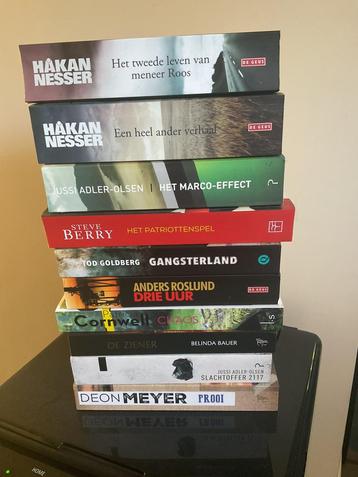 10 thrillers, nieuw en ongelzen beschikbaar voor biedingen