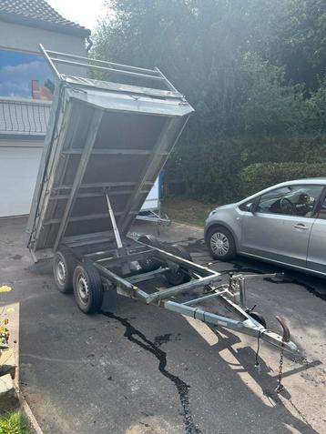 Dubbelas kipper aanhangwagen beschikbaar voor biedingen