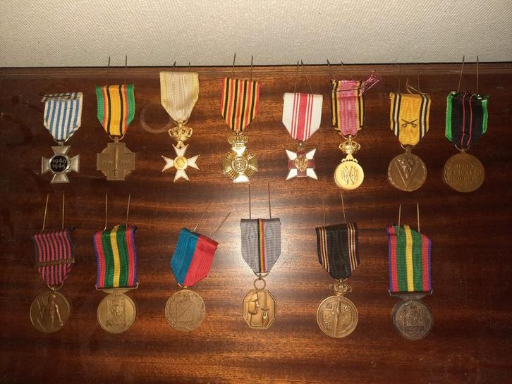 Collection de décorations belges, Timbres & Monnaies, Pièces & Médailles, Enlèvement ou Envoi