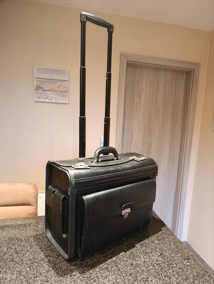 Valise de pilote, Bijoux, Sacs & Beauté, Valises, Comme neuf, Autres matériaux, Clé, Poignée extensible, Roulettes, Enlèvement