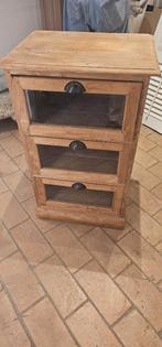 Charmante bruine kast met 3 lades, Huis en Inrichting, Kasten | Ladekasten, Ophalen, Zo goed als nieuw