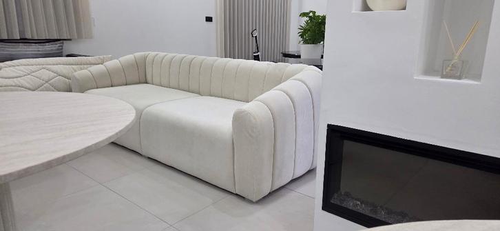 Trendy bank, Huis en Inrichting, Zetels | Zetels, Nieuw, Rechte bank, Vierpersoons of meer, 200 tot 250 cm, 75 tot 100 cm, Stof