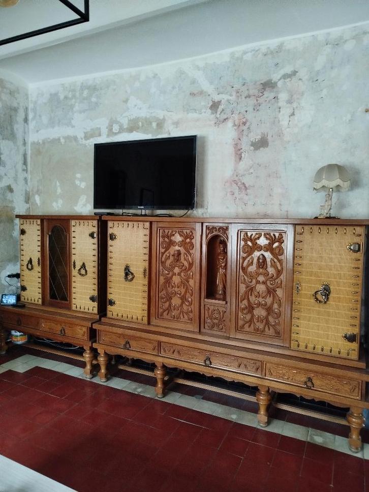 OM TE GEVEN!!! Eikenhouten dressoir, uitgesneden patronen., Huis en Inrichting, Kasten | Buffetkasten, Eikenhout, Ophalen