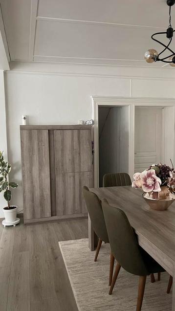 dressoir voor de eetkamer beschikbaar voor biedingen