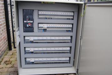 Industriële zekeringkast, bedraad 3 x 400 volt + N, zeer goe beschikbaar voor biedingen