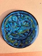 Assiette décorative signée Paul Yvain – Émaillage bleu/vert, Ophalen of Verzenden
