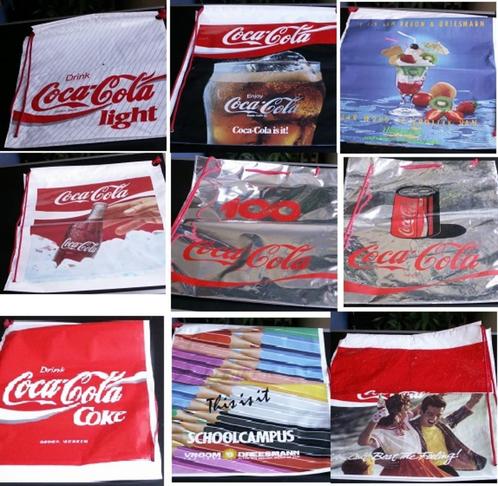 13 Coca-Cola Plastic tassen met schouder koord, Verzamelen, Merken en Reclamevoorwerpen, Zo goed als nieuw, Ophalen of Verzenden