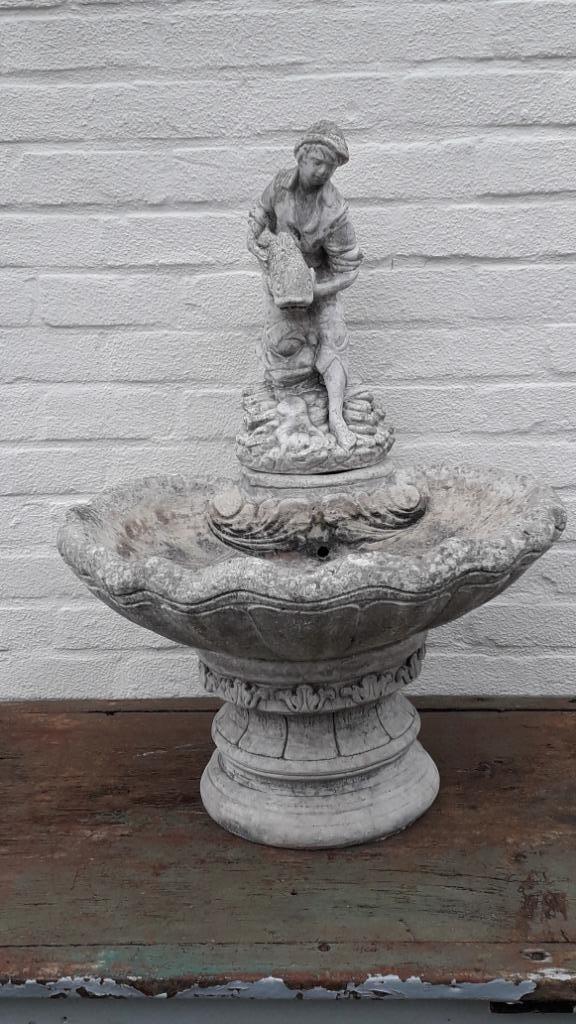 fontein met visser - gietsteen, Tuin en Terras, Waterpartijen en Fonteinen, Fontein, Hardsteen, Ophalen