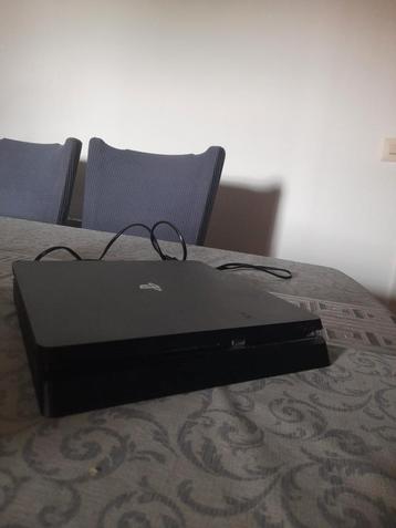 Playstation 4 Slim beschikbaar voor biedingen