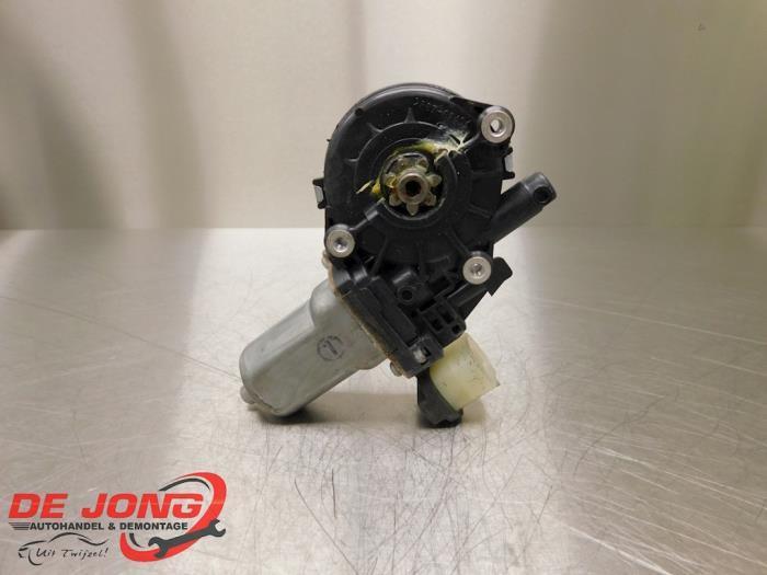 Moteur de vitre portière d'un Mitsubishi L200, Autos : Pièces & Accessoires, Carrosserie & Tôlerie, Mitsubishi, Utilisé, 3 mois de garantie