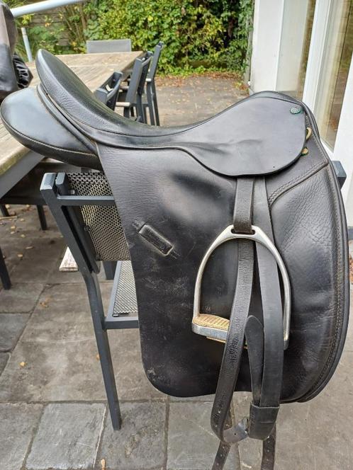 BR dressuur zadel zwart 17.5 inch, small, Dieren en Toebehoren, Overige Dieren-accessoires, Gebruikt, Ophalen of Verzenden