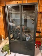 Zwarte metalen vitrinekast, Huis en Inrichting, Ophalen, Zo goed als nieuw, Glas