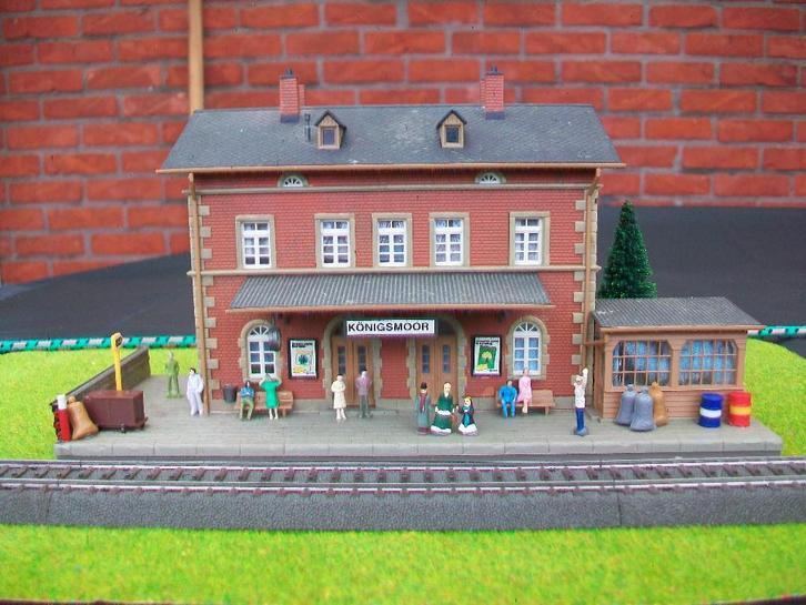 Kibri 39504 - H0 station Langenthal, Hobby en Vrije tijd, Modeltreinen | H0, Gebruikt, Brug, Tunnel of Gebouw, Gelijkstroom of Wisselstroom