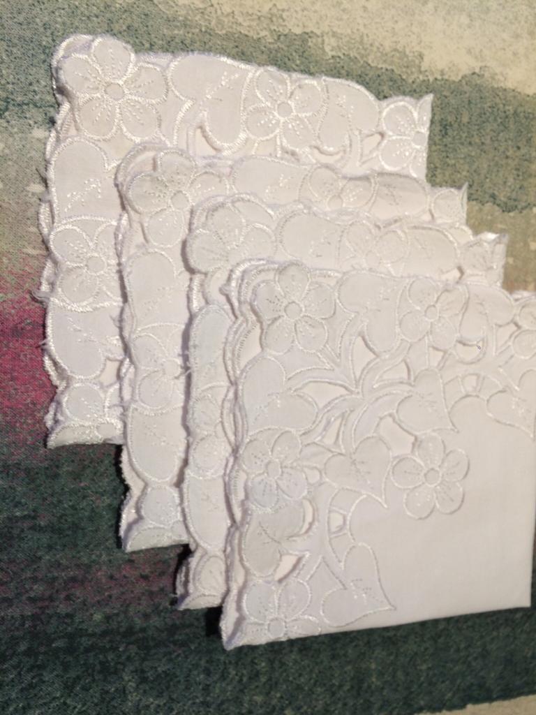 Serviettes blanches brodées, Enlèvement ou Envoi, Comme neuf