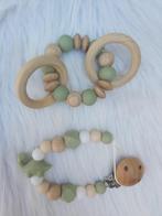 Baby geschenkset speenkoord + rammelaar dino nek khaki, Verzenden, Nieuw, Kraamcadeau
