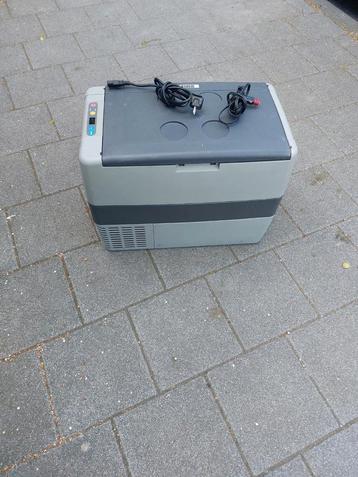 Waeco coolfreeze CF-50 compressor koelbox 12v 220v, Enlèvement ou Envoi, Utilisé