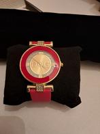 Montre femme rouge et dorée neuve style élégant, Autres marques, Enlèvement ou Envoi, Acier, Avec strass
