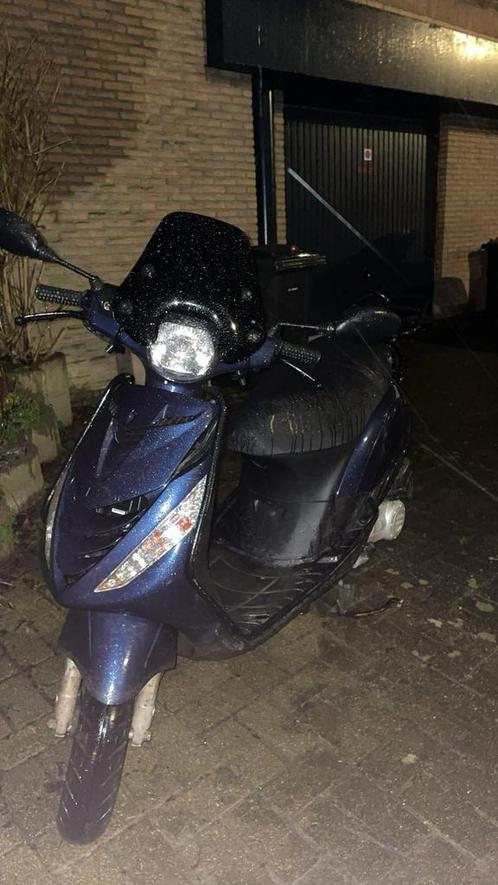 Zip 50 cc 4takt, Fietsen en Brommers, Scooters | Piaggio, Zo goed als nieuw, Zip, Klasse B (45 km/u), Benzine, Ophalen