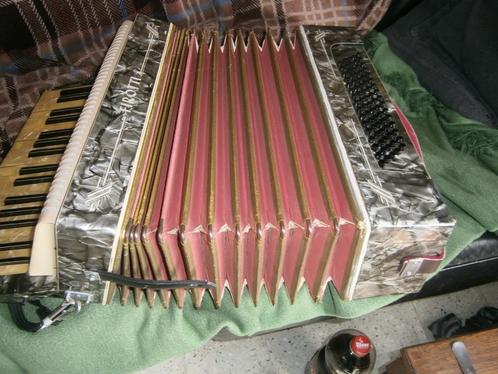 accordeon firotti, Muziek en Instrumenten, Accordeons, Gebruikt, Knopaccordeon, Overige merken, Met koffer, Ophalen of Verzenden