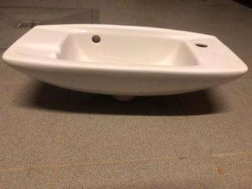 Gootsteen toilet gratis beschikbaar voor biedingen