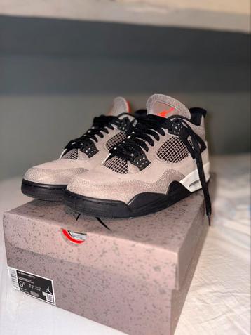 Jordan 4 tape haze disponible aux enchères