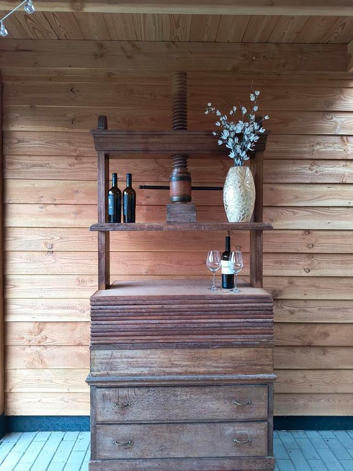 Antieke linnenpers, antieke kast, boekenkast, wijnkast, Antiquités & Art, Antiquités | Meubles | Armoires, Enlèvement