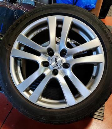 3 aluminium velgen met zo goed als nieuwe banden beschikbaar voor biedingen