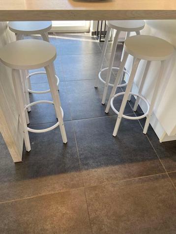 Tabouret  beschikbaar voor biedingen