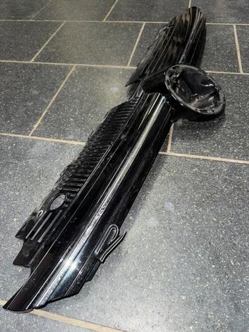 Golf 8 R-Line grille  beschikbaar voor biedingen