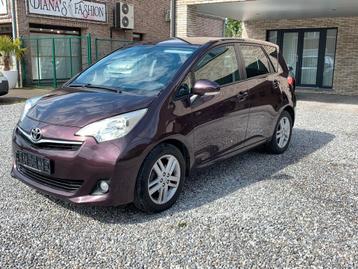 Toyota Verso-S gekeurd blanco airco