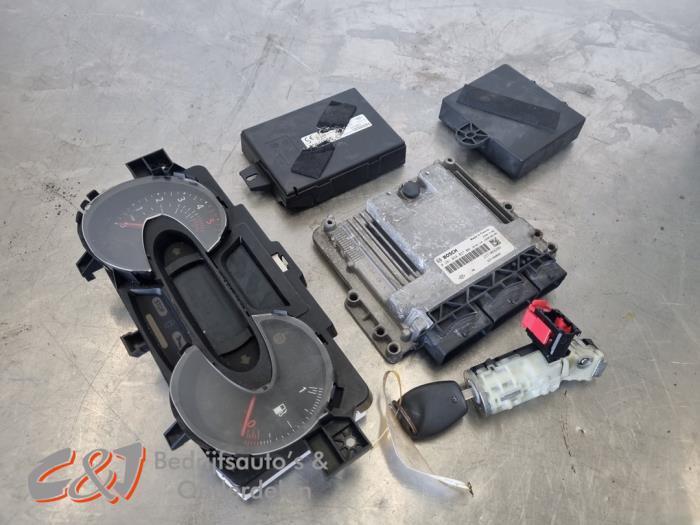 Kontaktslot + computer van een Renault Trafic, Auto-onderdelen, Overige Auto-onderdelen, Renault, Gebruikt, 3 maanden garantie