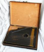 Cithare ancienne décorée or en coffret en bon état, Enlèvement ou Envoi