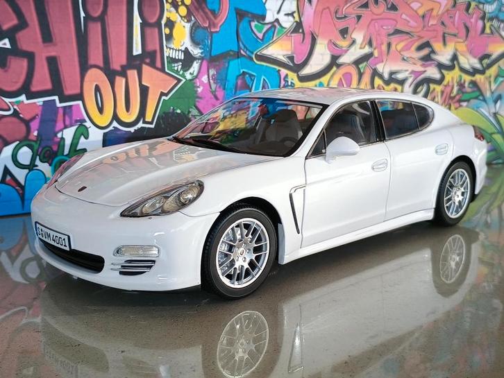 Porsche Panamera 4S Norev 1/18 --NIEUWSTAAT--, Hobby en Vrije tijd, Modelauto's | 1:18, Zo goed als nieuw, Auto, Norev, Ophalen of Verzenden