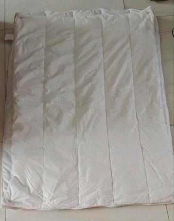 Dekbed 4 seizoens 100% katoen met knoppen 100 x 135cm beschikbaar voor biedingen