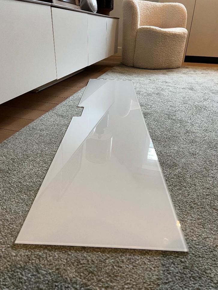 IKEA BESTA bovenblad – wit, ondoorzichtig glas (180x40 cm), Huis en Inrichting, Kasten | Vitrinekasten, Zo goed als nieuw, Minder dan 100 cm
