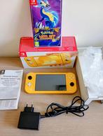 Nintendo Switch Lite + paarse Pokémon, Games en Spelcomputers, Ophalen of Verzenden, Geel, Zo goed als nieuw