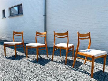 4 vintage stoelen beschikbaar voor biedingen