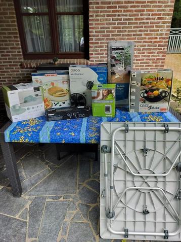 Verschillende kampeeraccessoires  beschikbaar voor biedingen