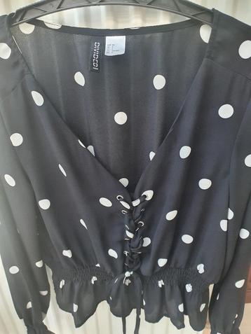 Toffe blouse met zwart-witte bolletjes maat 36 van H&M beschikbaar voor biedingen