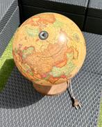 Wereldbol 30 jaar oud - klein defautje zie laatste foto, Ophalen of Verzenden, Zo goed als nieuw