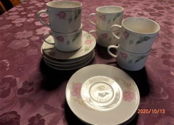 (19) -6 tasses + soucoupes roses et vertes beschikbaar voor biedingen
