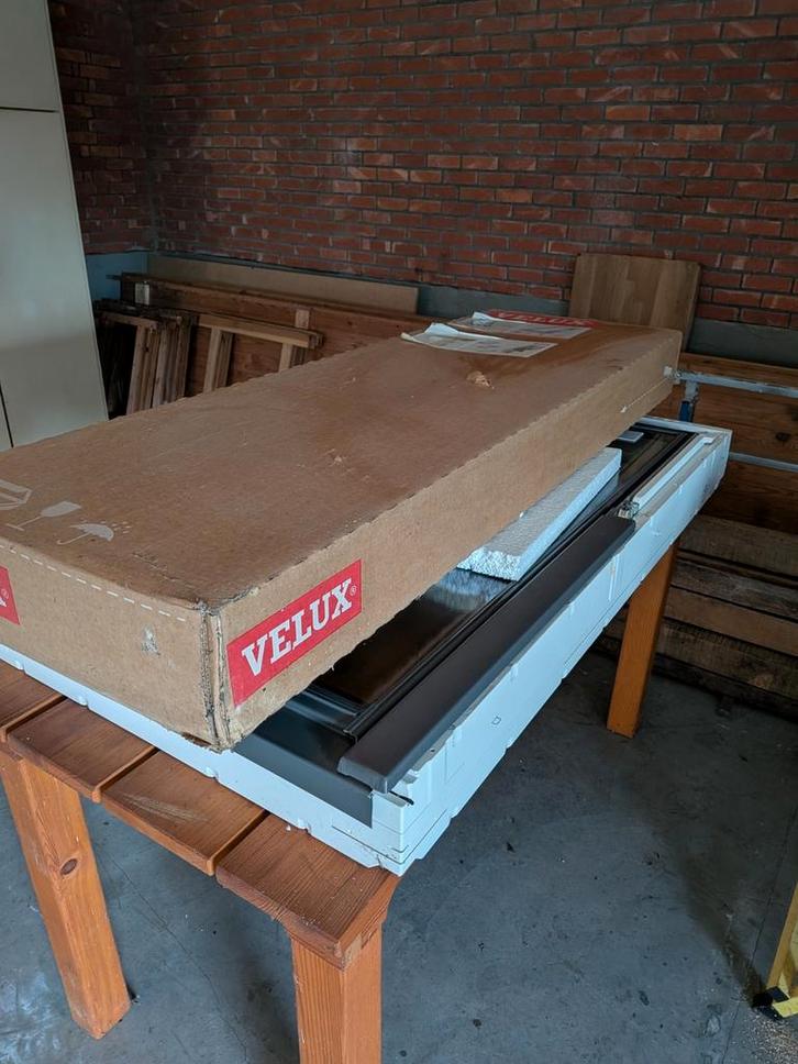 Nieuw Velux dakraam GGU M08 78x140 + gootstuk EDW M08, Bricolage & Construction, Vitres, Châssis & Fenêtres, Lucarne, Enlèvement