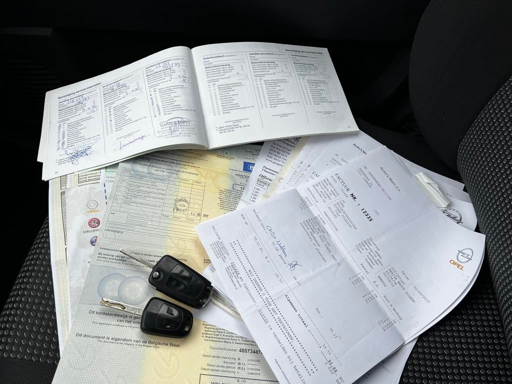 - Opel Meriva - 1.6 Essence - 112000km - Clima - Automatique, Argent ou Gris, Entreprise, Entretenue par le concessionnaire, Noir